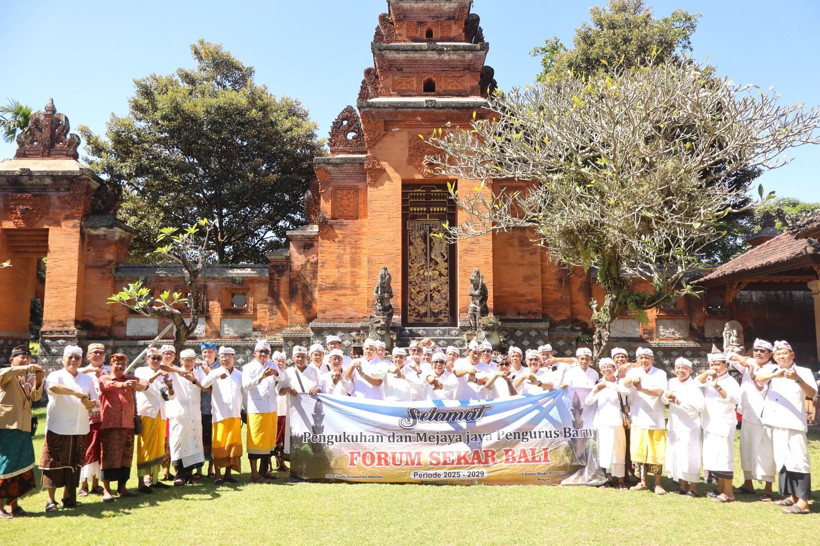 Pengurus Forum SEKAR Bali 2025-2029 Dikukuhkan dengan Ritual Mejaya-jaya di Pura Jagatnatha Karangasem