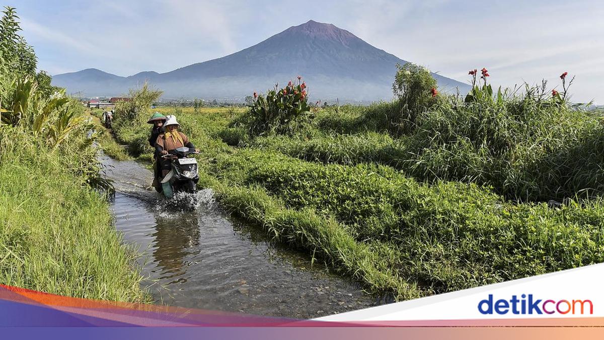 Jalan Sungai Sampun-Renah Kasah Rusak, Warga Desa Terpencil di Kerinci Terhambat Akses ke Pasar dan Rumah Sakit