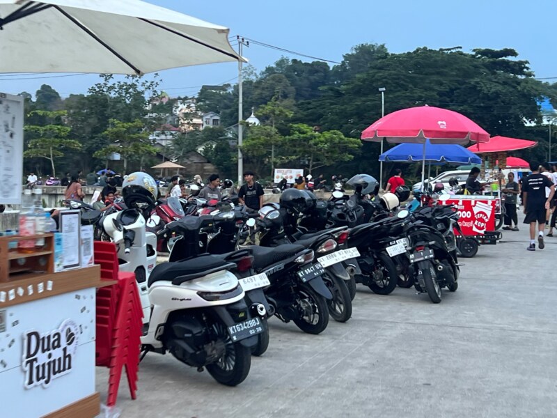 DPRD Samarinda Dorong Penataan Polder Air Hitam, Bahu Jalan Dipenuhi Lapak UMKM dan Parkir Liar