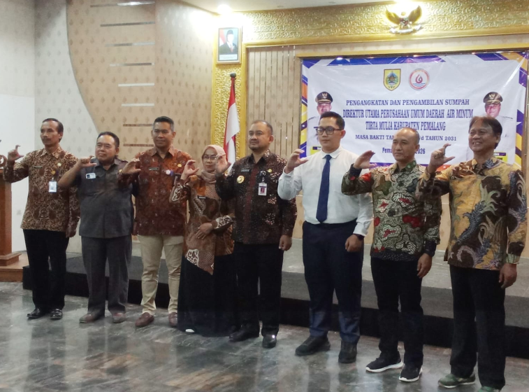 Bupati Pemalang Anom Widyantoro Lantik Budi Harsudiono sebagai Dirut Perumda Tirta Mulia, Target Penurunan Kehilangan Air