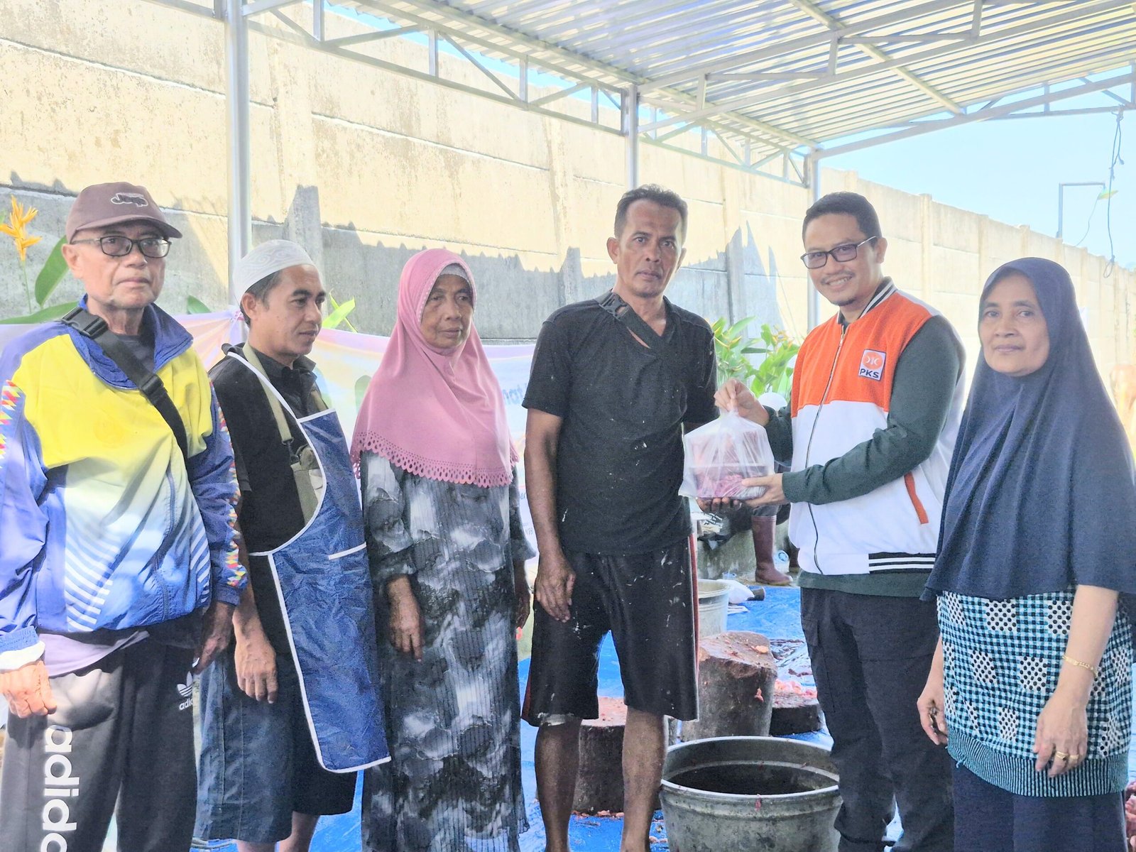 DPW PKS NTB Sembelih 193 Hewan Kurban, 2.000 Paket Daging Dibagikan ke 10 Kabupaten/Kota