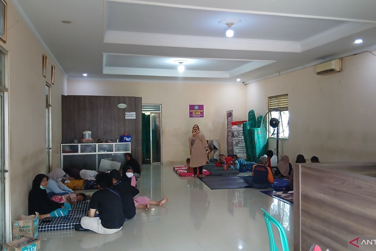 28 Warga Terdampak Kebakaran TPA Jatiwaringin di Tangerang Masih Bertahan di Pengungsian, Asap Beracun Masih Mengancam