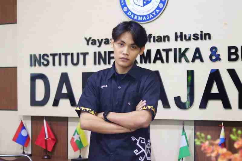 Mahasiswa DKV Darmajaya Wayan Putra Juara Lomba Lukis Peksimida Lampung 2026, Siap ke Tingkat Nasional