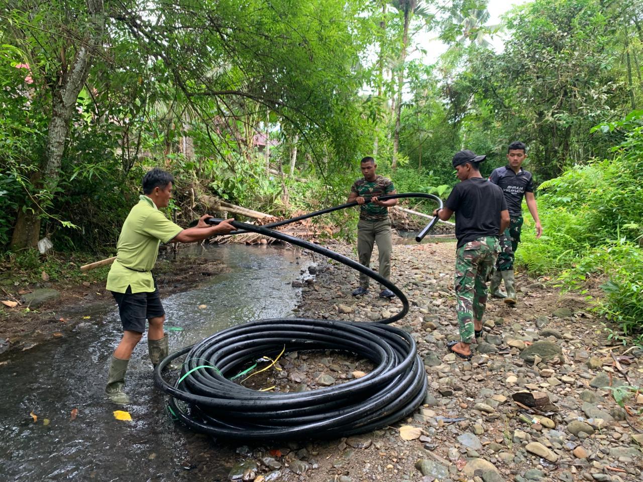 Program Air Bersih TNI di Perbukitan Maniamolo Nias Selatan Capai 71 Persen, Warga Mulai Nikmati Pipa Distribusi