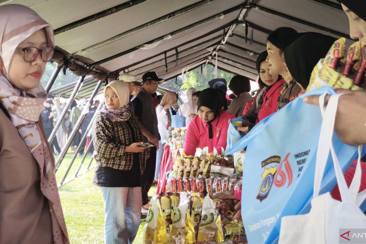 Polda DIY Gelar Pasar Murah di Mapolda Sleman, 1.200 Paket Sembako Dijual di Bawah Harga Pasaran