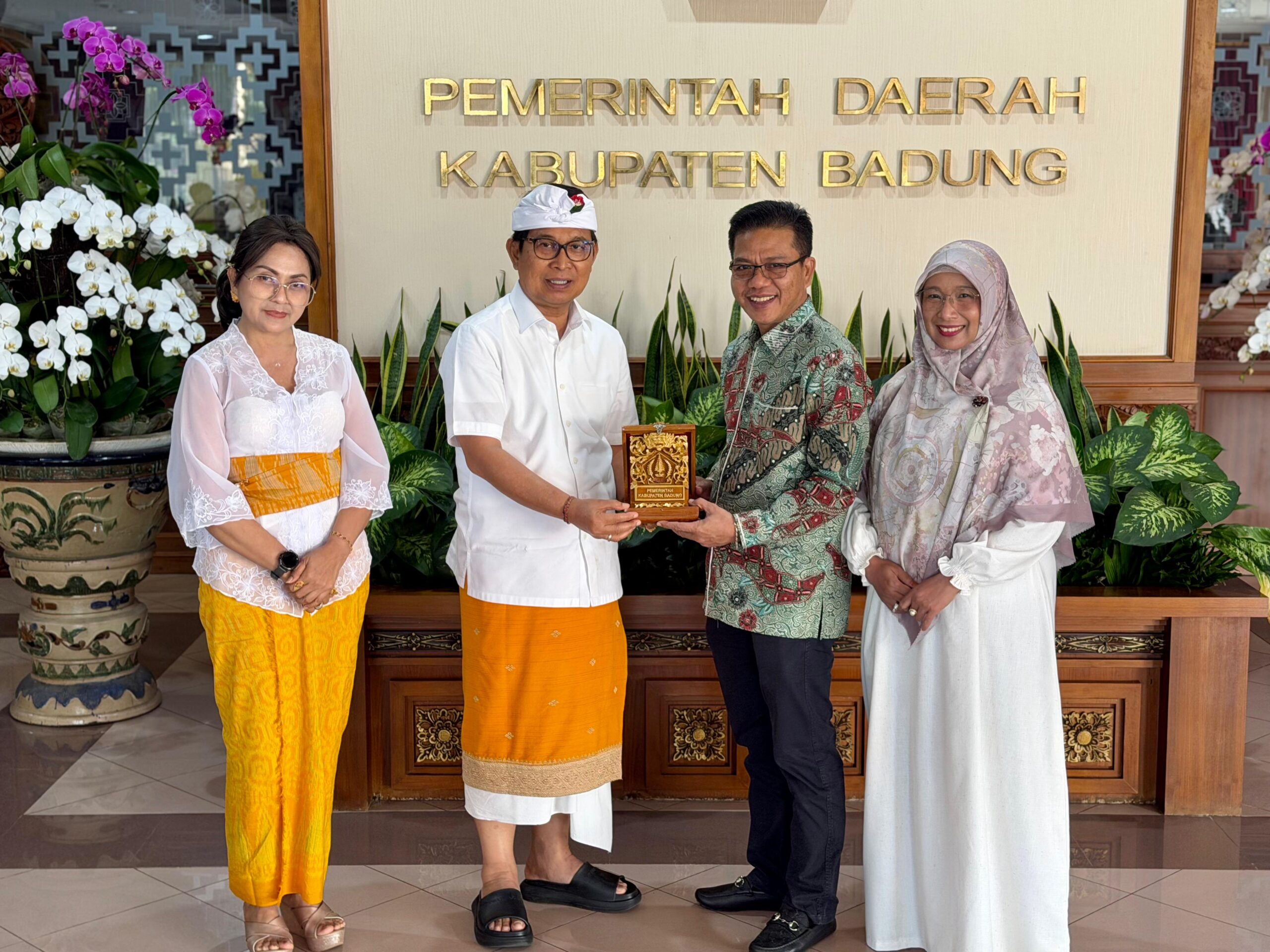 Bupati Bandung Studi Tiru Digitalisasi Pajak ke Badung, Pemkab Jajaki Validasi Data Lewat Airbnb dan Traveloka