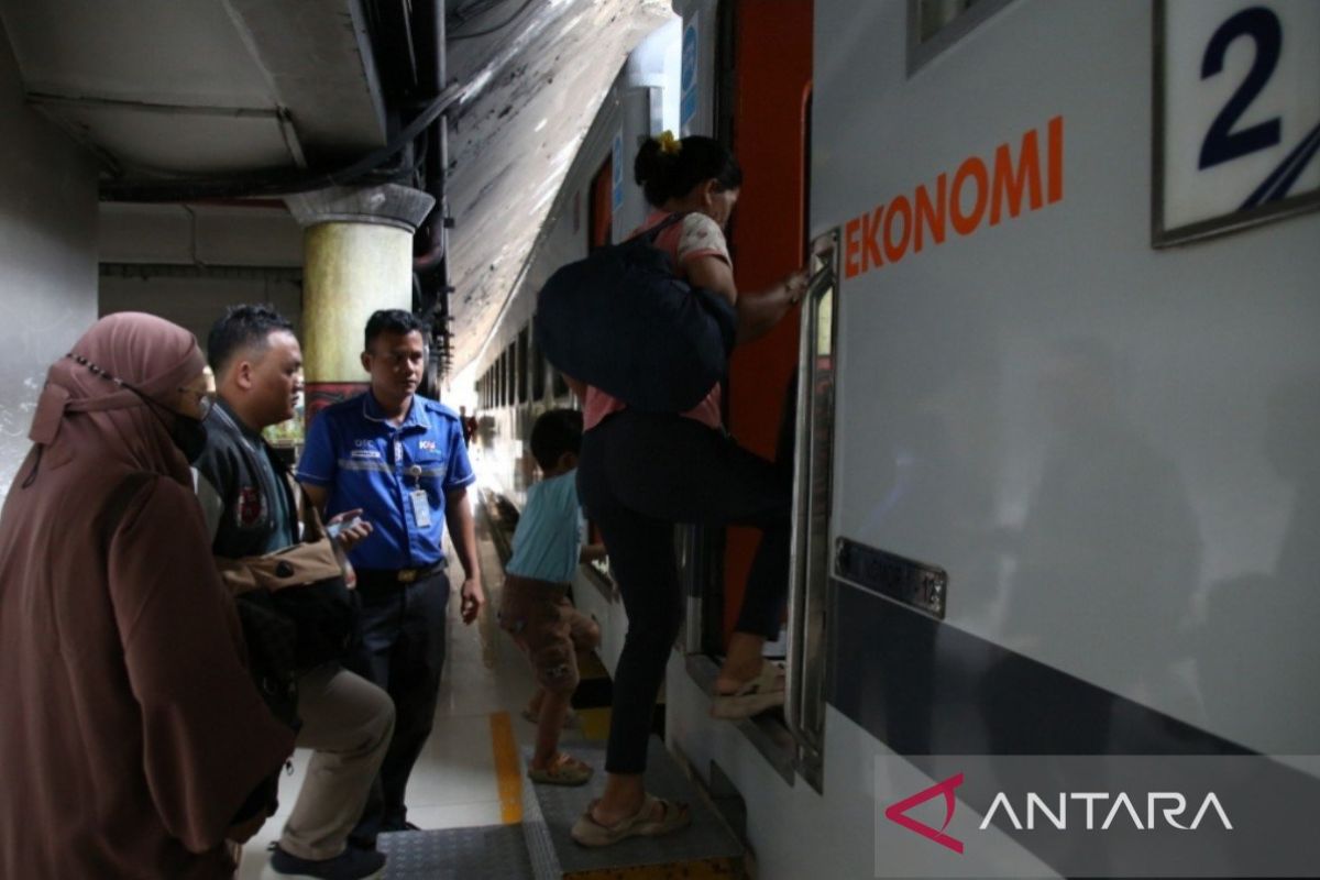 KAI Divre I Sumut Beri Reduksi 20 Persen untuk 21.493 Tiket Lansia, Berlaku di KA Putri Deli dan Sribilah