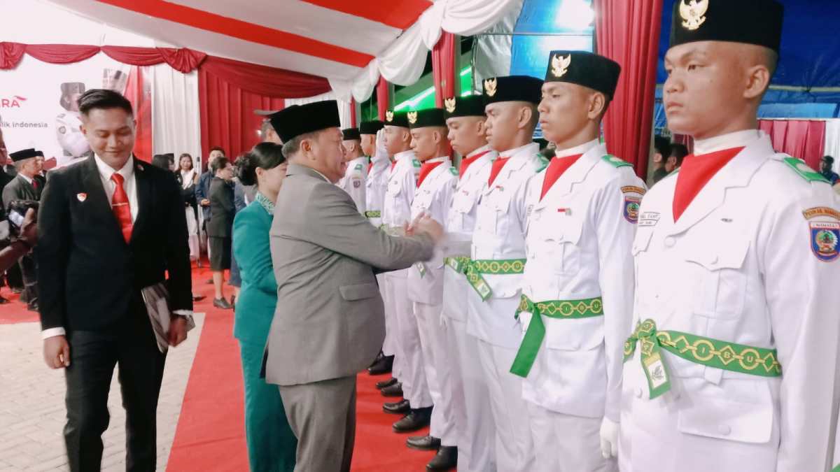 Bupati Mamasa Kukuhkan 71 Anggota Paskibraka untuk HUT ke-81 RI, Pembacaan Ikrar Hingga Penyematan Lencana Jadi Prosesi Sakral