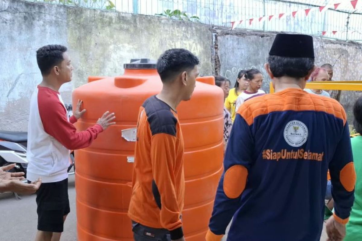 Baznas Makassar Suplai Air Bersih ke Tallo Lewat Tandon Besar, Ratusan KK Terdampak Kekeringan