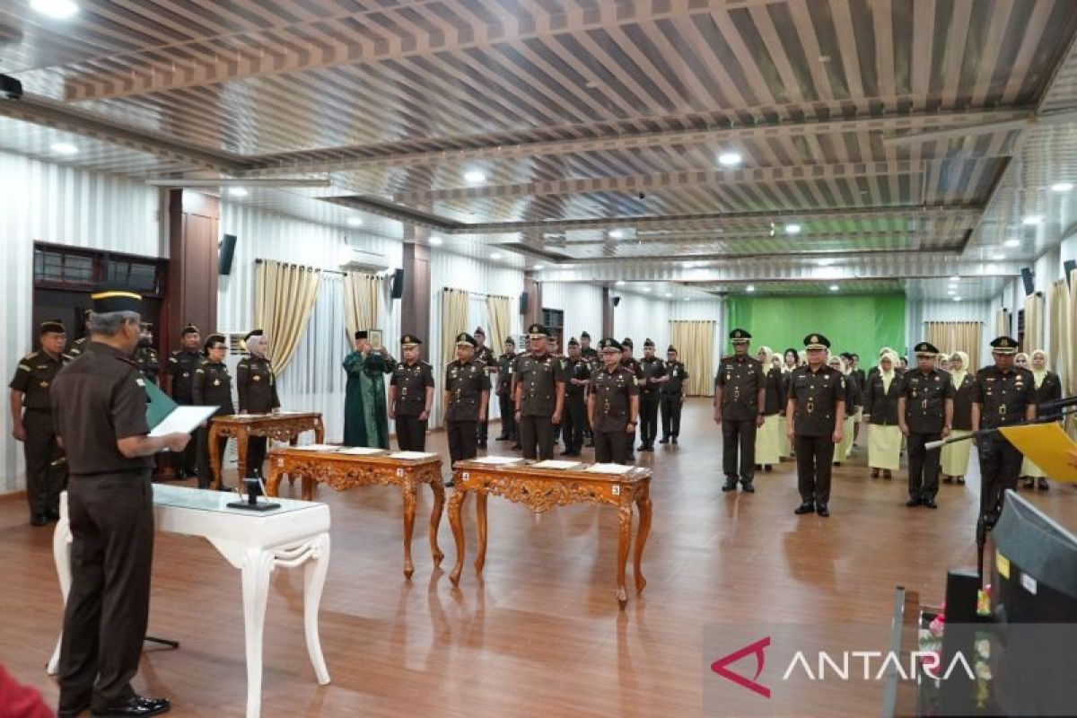 Kajati Sumut Lantik Aspema dan Lima Kajari Baru, Muhibuddin Ingatkan Integritas dan Pendekatan Humanis