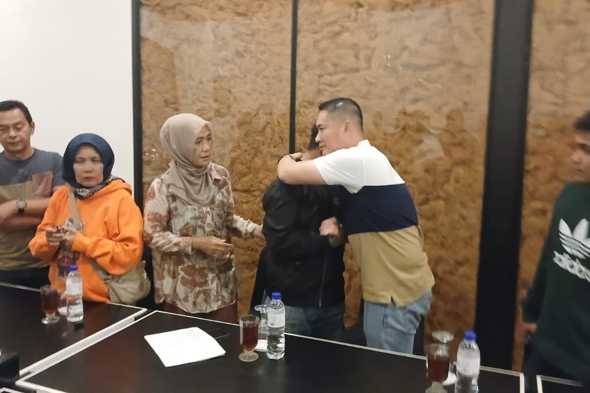 Perwira Polda Sumbar dan Pengemudi yang Viral Saling Memaafkan, Kesepakatan Damai Diteken di Padang