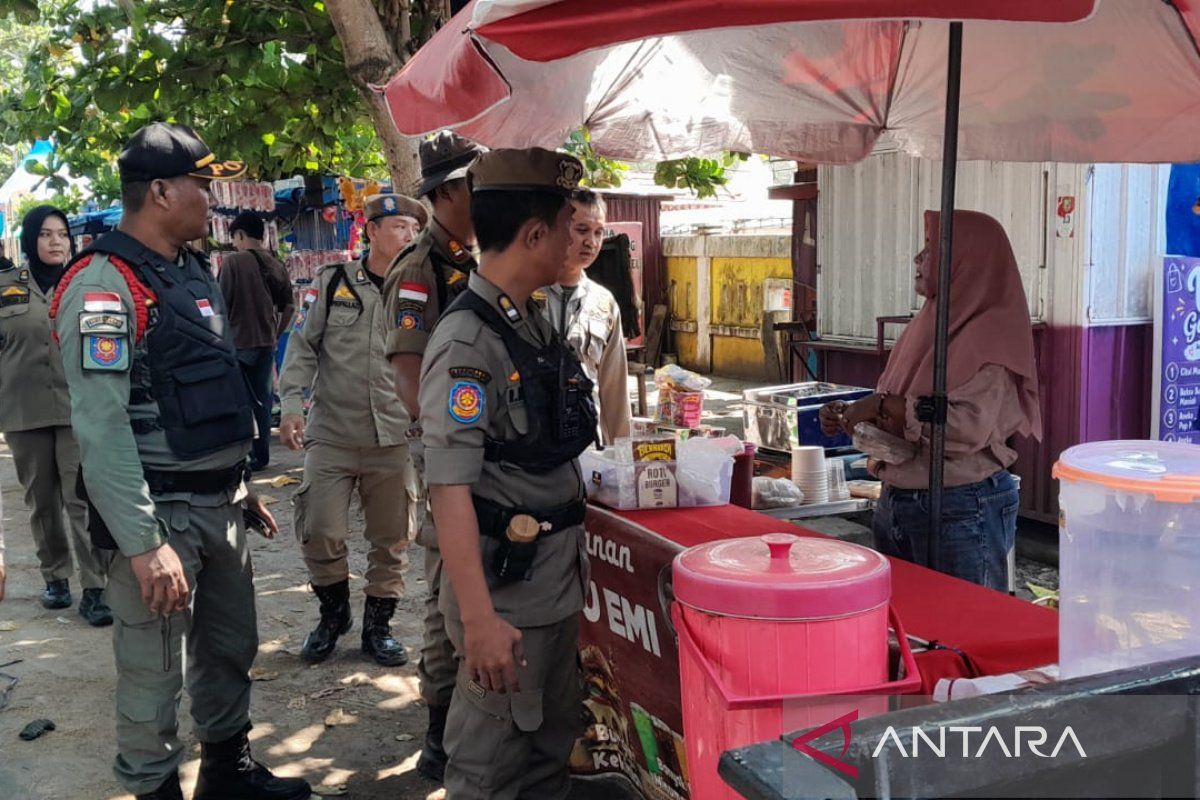 Satpol-PP Bengkulu Tertibkan PKL dan Jukir Liar di Pantai Panjang Jelang Festival Tabut 2026, Pos Pengawasan Disiagakan