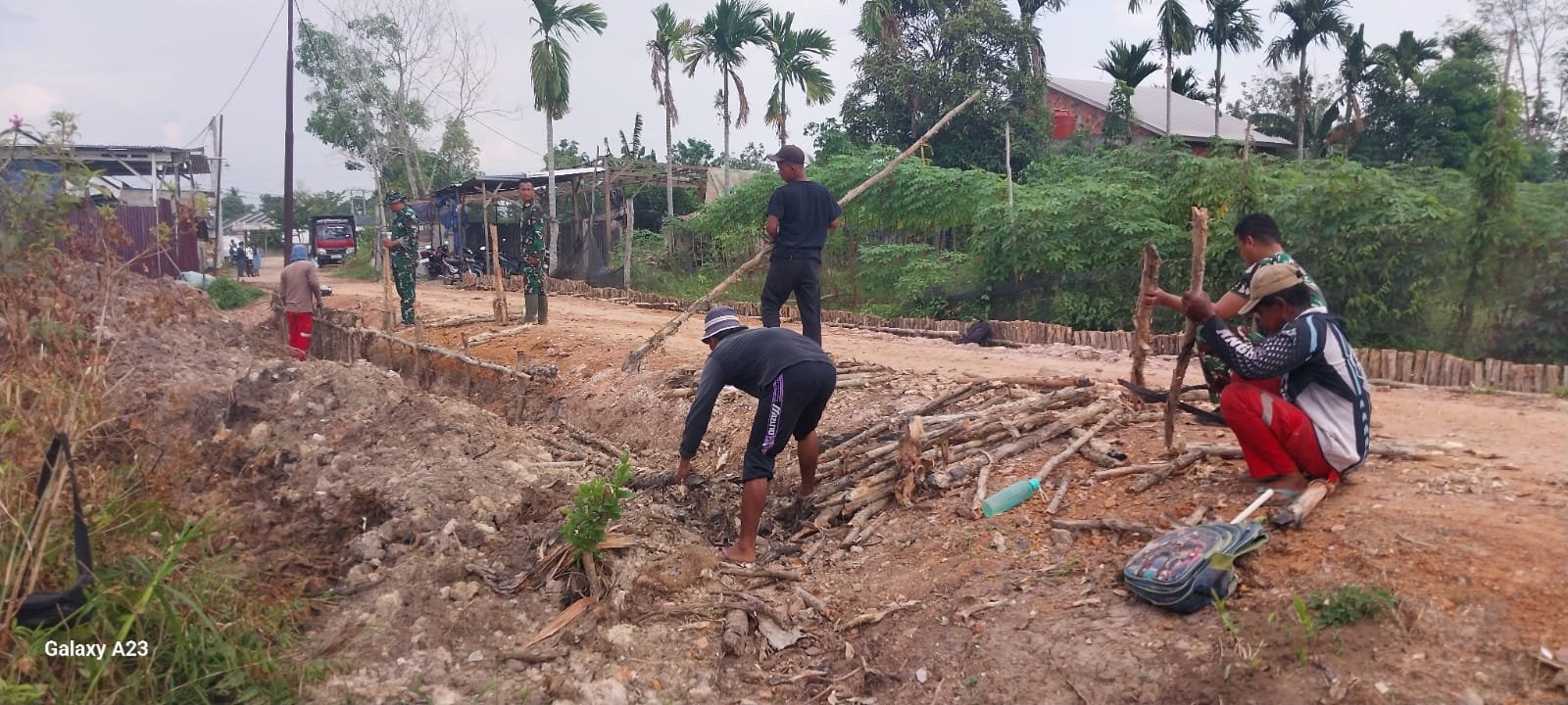 TMMD ke-129 Kodim 0418/Palembang Kebut Jalan 750 Meter di Talang Jambe, Target Selesai Sebelum Penutupan
