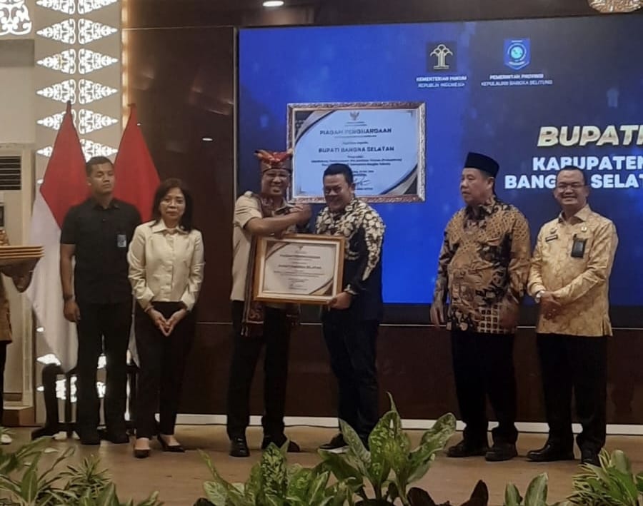 Bupati Bangka Selatan Raih Penghargaan Posbankum, 53 Desa dan Kelurahan Kini Punya Akses Bantuan Hukum
