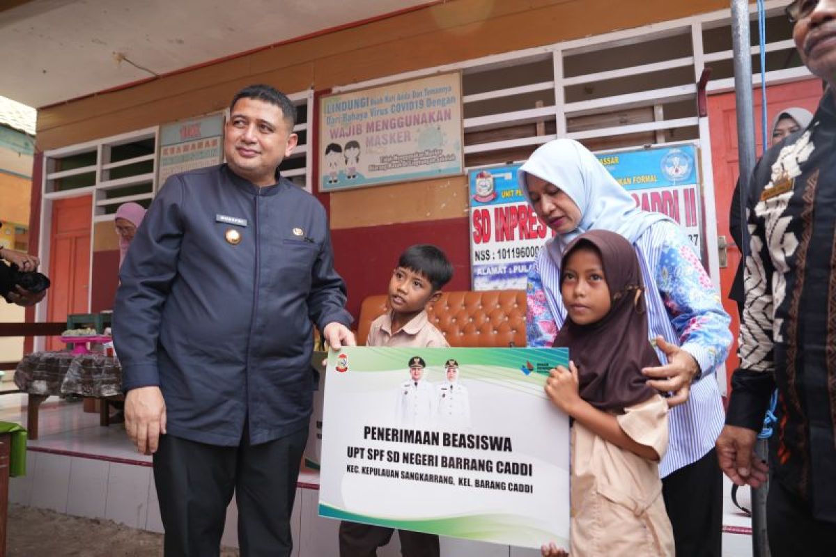 Pemkot Makassar Gelontorkan Rp2,1 Miliar untuk Sekolah di Pulau, Termasuk Beasiswa dan Revitalisasi SD-SMP Terdampak Abrasi