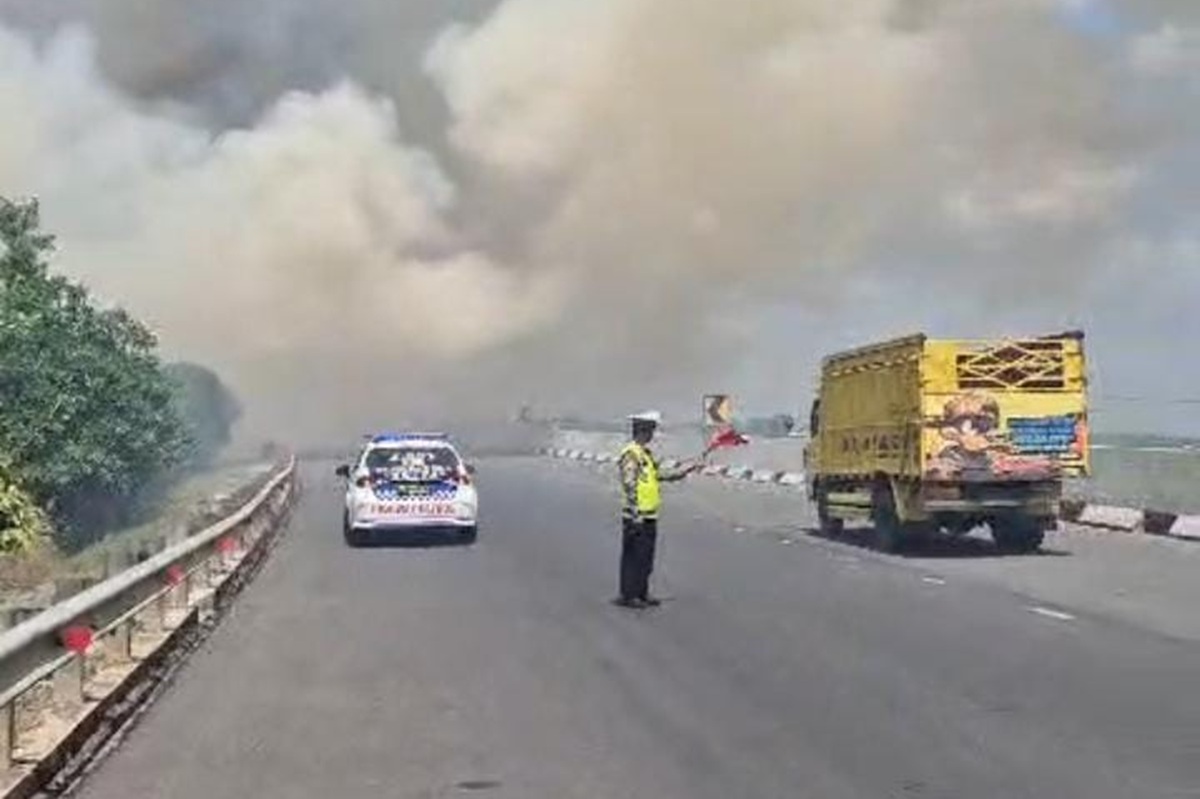 Asap Karhutla Kembali Selimuti Tol Kayuagung–Palembang, Polisi Terjun ke KM 356 untuk Atur Lalu Lintas