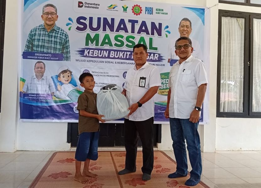 50 Anak di 6 Desa Sekitar Kebun Bukit Kausar Jalani Sunatan Massal Gratis, PTPN IV Regional IV Jambi Beri Baju Koko hingga Uang