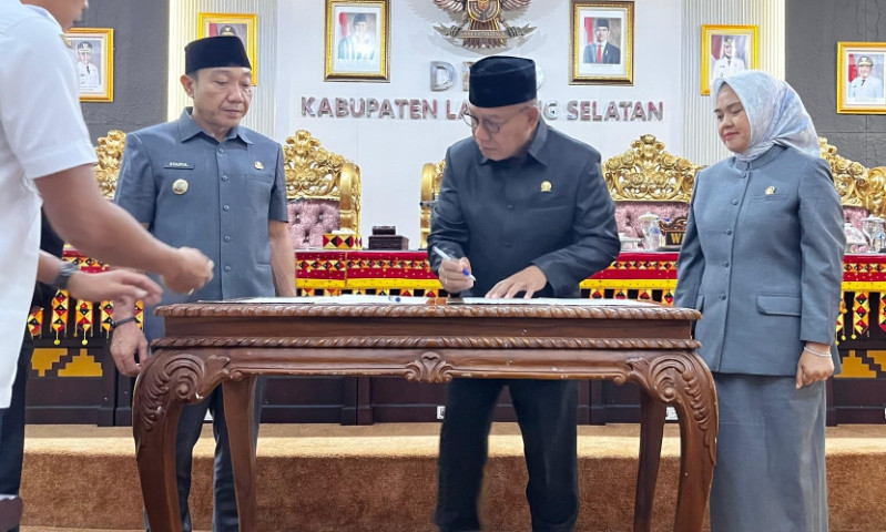 DPRD dan Wakil Bupati Lampung Selatan Teken Kesepakatan Raperda PSU Perumahan, Atur Penyerahan Aset Pengembang ke Pemda