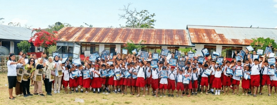 KPK Mengajar di Sumba Timur: 150 Siswa SDM Anduwatu Diajak Main Peran Lawan Korupsi, Tas dan Botol Minum Dibagikan