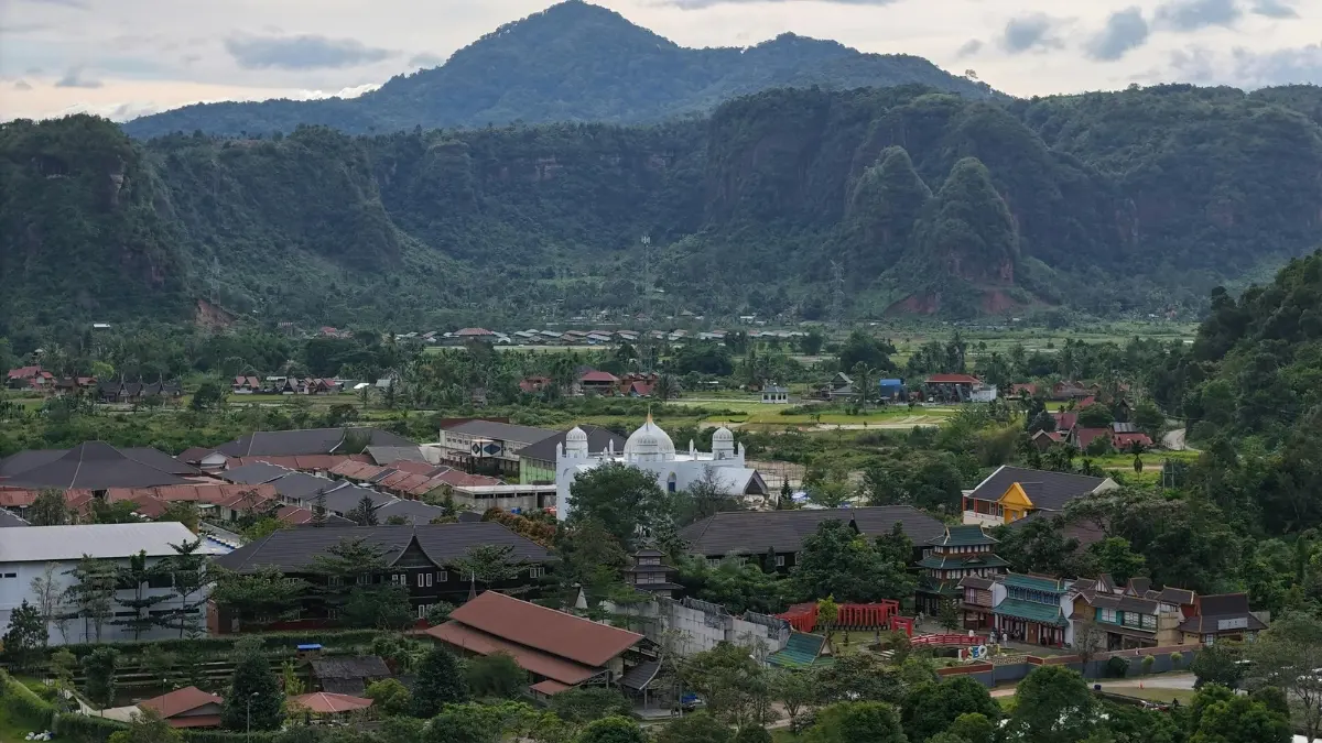 5 Hidden Gem di Jawa Barat: Danau Ubur-ubur Tanpa Sengat hingga Labirin Karst Terbesar Kedua di Dunia