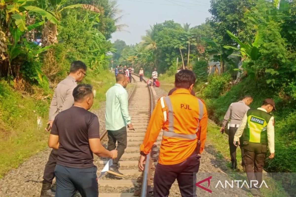 KAI Daop 2 Bandung Minta Warga Cianjur Stop Beraktivitas di Rel Kereta Usai Sopandi Tewas Tertabrak KA Siliwangi