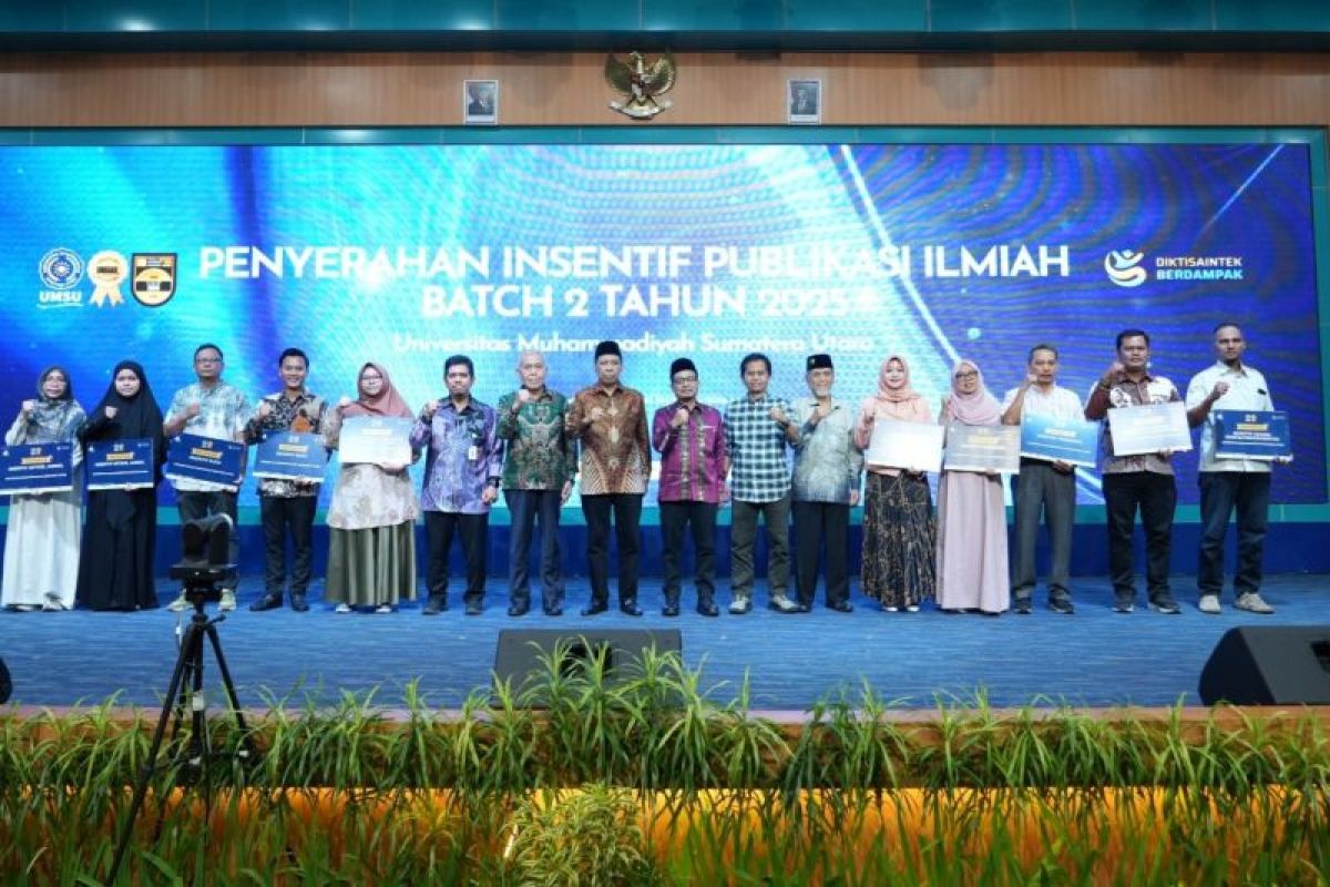 Rektor UMSU Serahkan Insentif Rp2,8 Miliar ke 316 Dosen, Peringkat SINTA Tembus Lima Besar Nasional