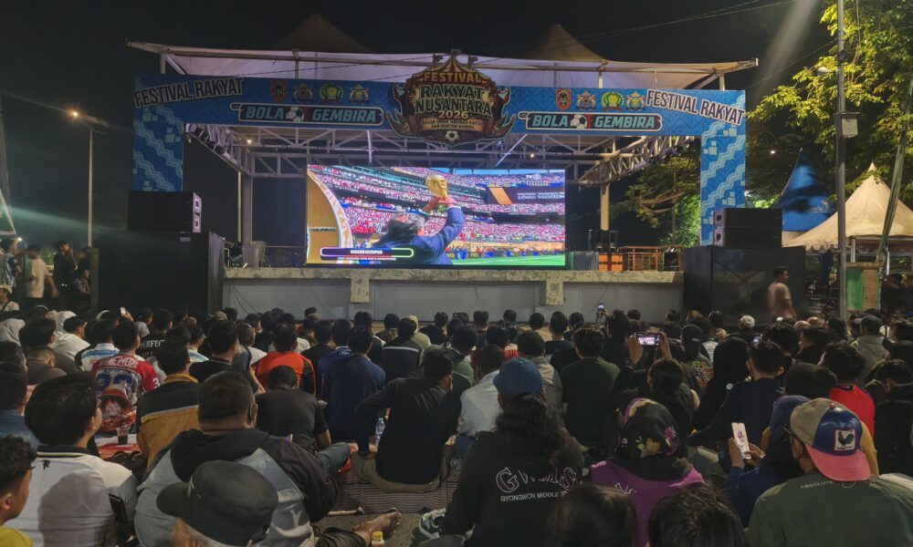 3.000 Warga Banjarmasin Padati Tugu Nol Kilometer untuk Nobar Final Piala Dunia 2026, UMKM Lokal Ikut Bergeliat