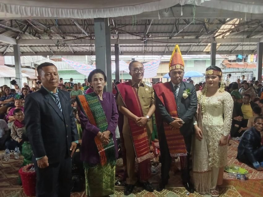 Wakil Bupati Samosir Ariston Sidauruk Hadiri Pernikahan David Sidauruk dan Indah Silalahi di Simanindo, Sampaikan Pesan Khusus untuk Mempelai