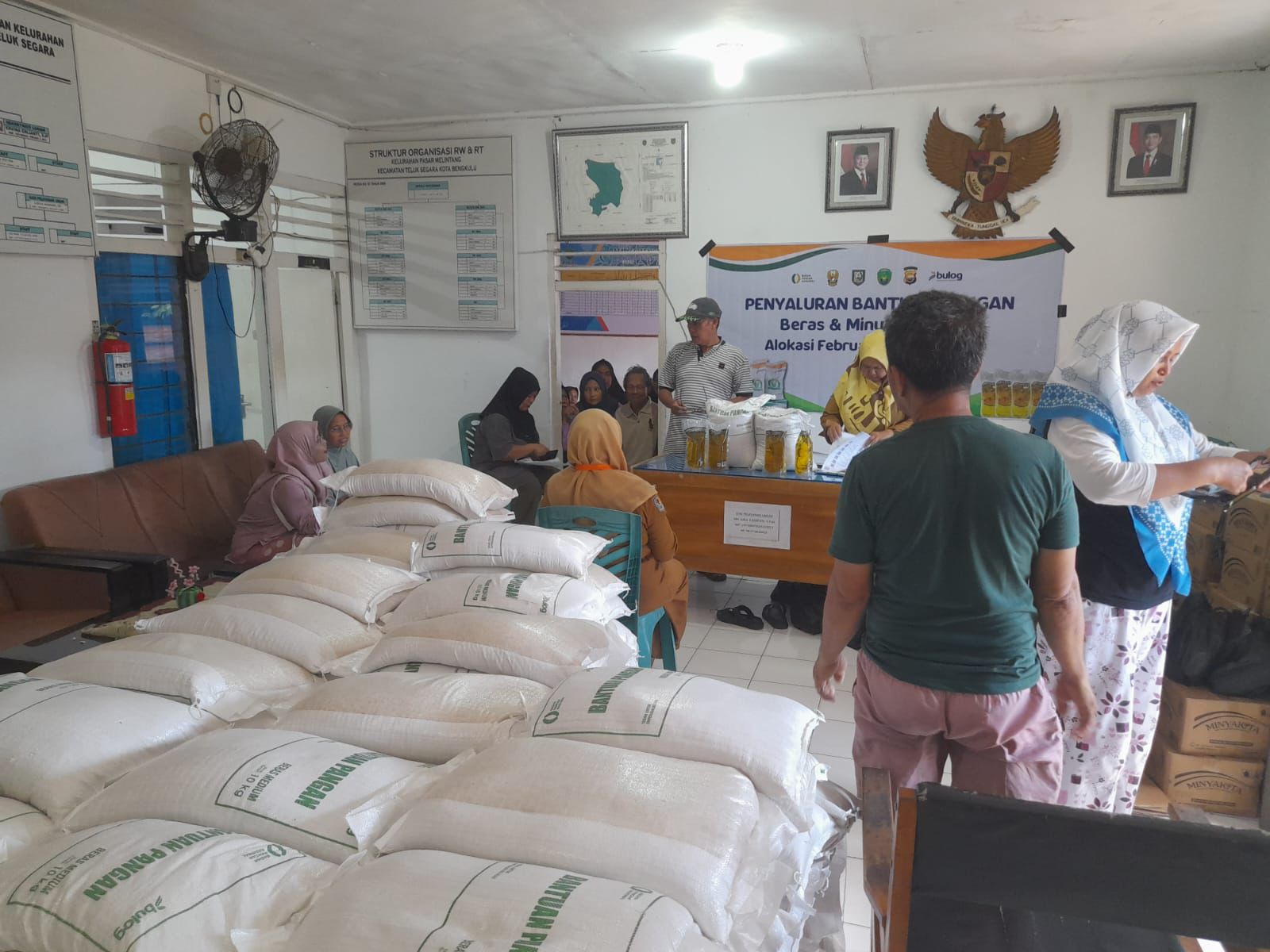 Polsek Teluk Segara Kawal Distribusi Beras dan Minyak Goreng untuk 13 Kelurahan di Kota Bengkulu, 1.102 KK Terbanyak di Dua Kelurahan