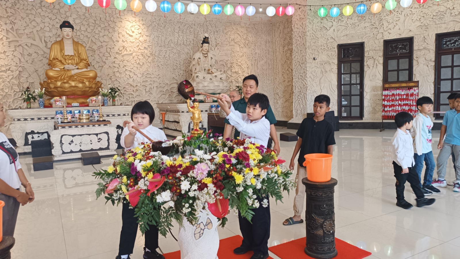 Mapanbumi Bali Gelar Waisak 2026 dengan Ritual Pemandian Rupang Buddha hingga Festival Vegan di Denpasar