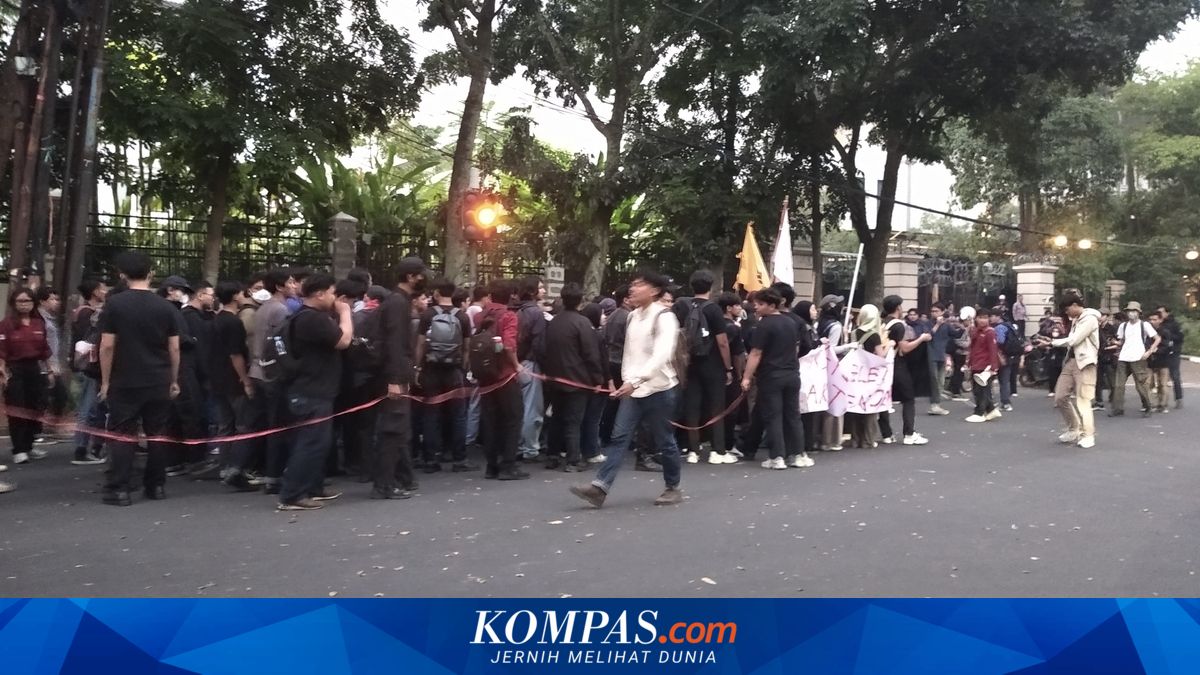 Mahasiswa Bandung Raya Bubarkan Aksi di DPRD Jabar, Sorot Isi Ekonomi hingga UU Polri
