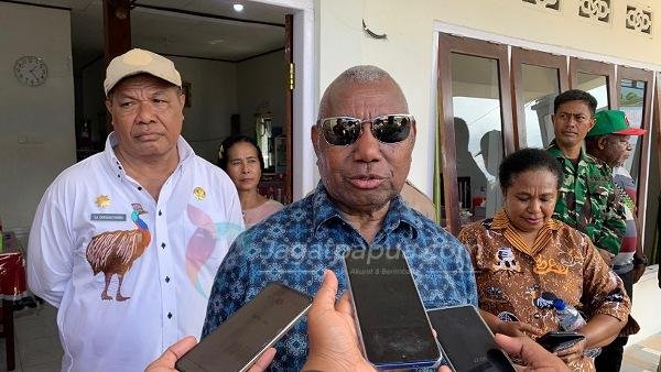 Gubernur Papua Barat Serahkan SK Pengangkatan 1.299 CPNS dan PPPK Formasi 2021, 1.002 ASN Baru Dilantik Pekan Depan