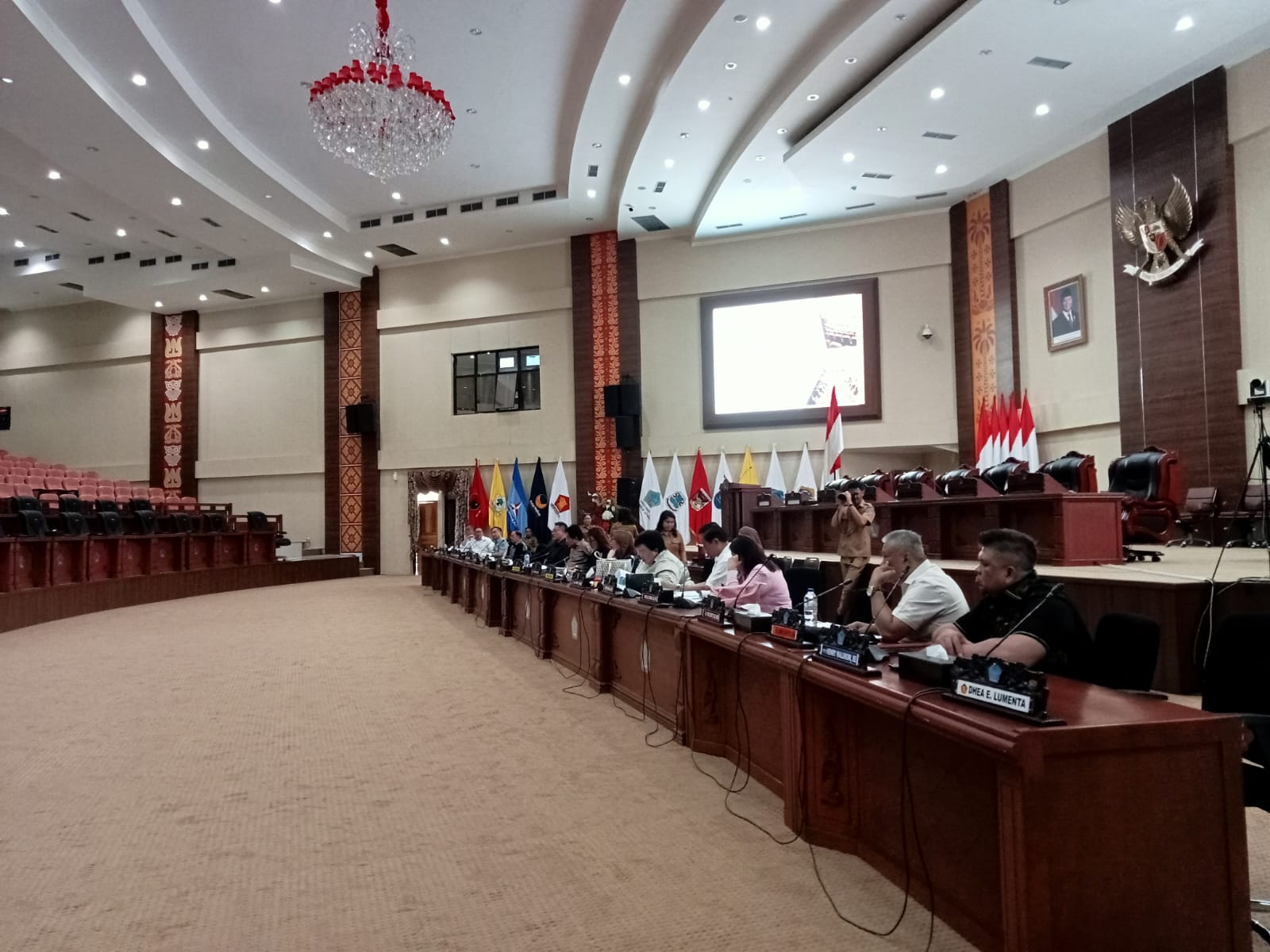 Anggota DPRD Sulut Royke Roring Pertanyakan SILPA Ratusan Miliar, Tahlis Galang Buka Data Riil di Rapat Paripurna