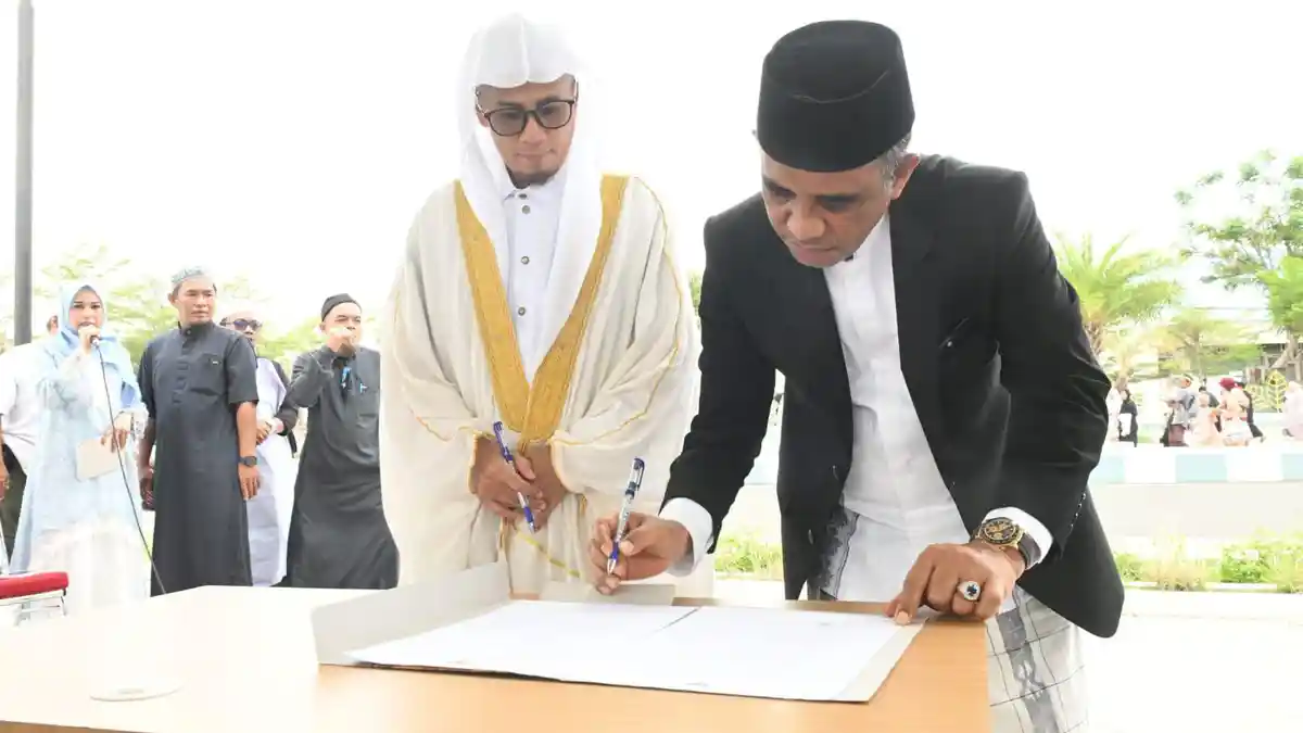 Gubernur Sulteng Anwar Hafid Serahkan 127 Hewan Kurban, Sapi Presiden “Kentung” Berbobot 922 Kg Jadi Primadona