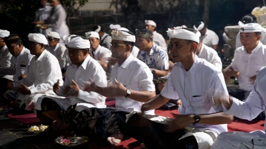 Bupati Klungkung Hadiri Mejaya-jaya Pengurus PHDI, Momentum Pengukuhan Niskala di Pura Jagatnatha