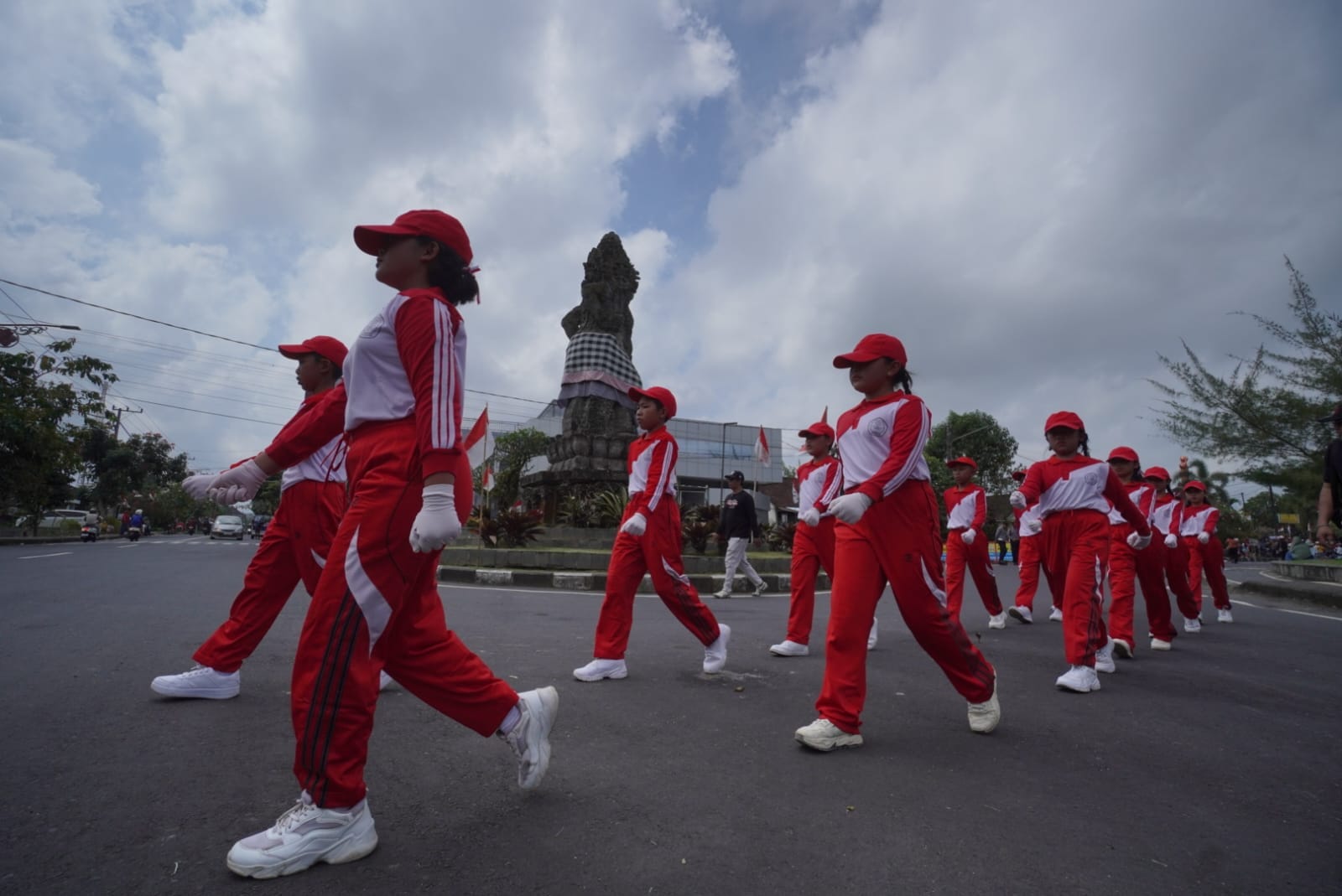 35 Regu SD Se-Kecamatan Bangli Berlaga di Lomba Gerak Jalan HUT ke-81 RI, SDN 2 Kayubihi Jadi Juara 1