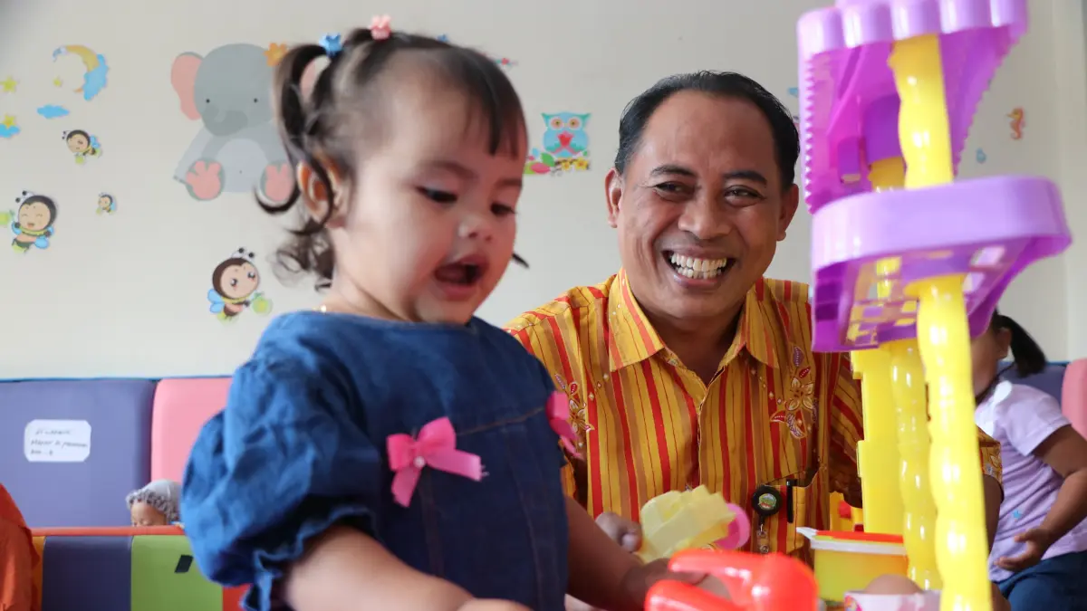 Kades Sokawera Banyumas Jadi Contoh Pengasuhan Setara, Ayah Tak Cukup Hanya Cari Nafkah