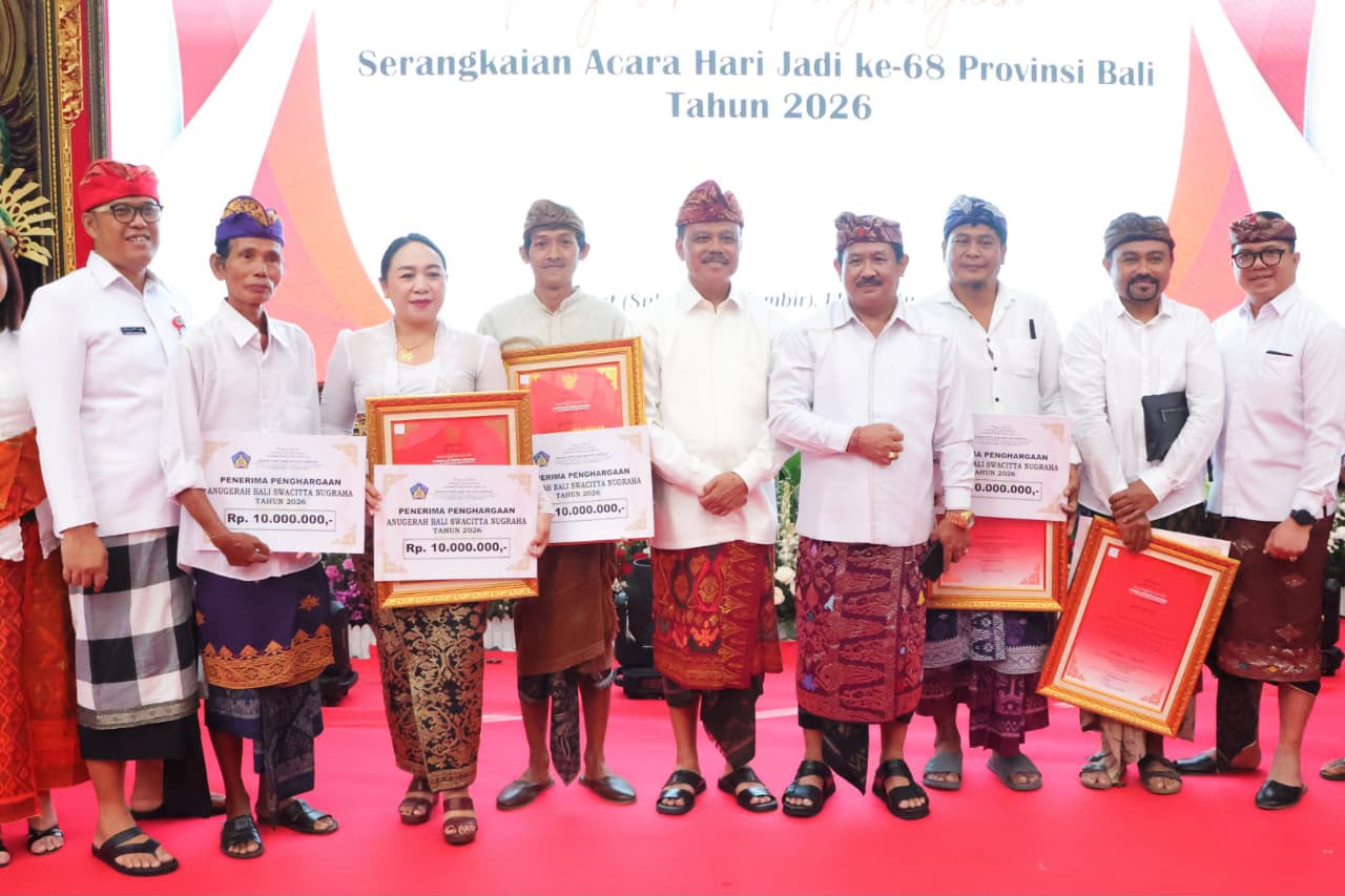 Sekda Bali Dewa Indra Serahkan Penghargaan ke Puluhan Pemenang Lomba Hari Jadi ke-68, Sebut Bukti Dedikasi Pembangunan