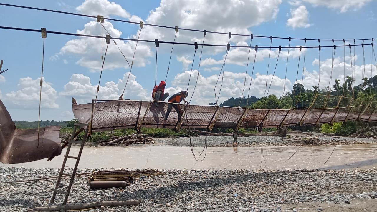 Jembatan Gantung Desa Canggai di Aceh Barat Dibongkar Total, Akses Warga dan Anak Sekolah Terputus Sejak Banjir November 2025