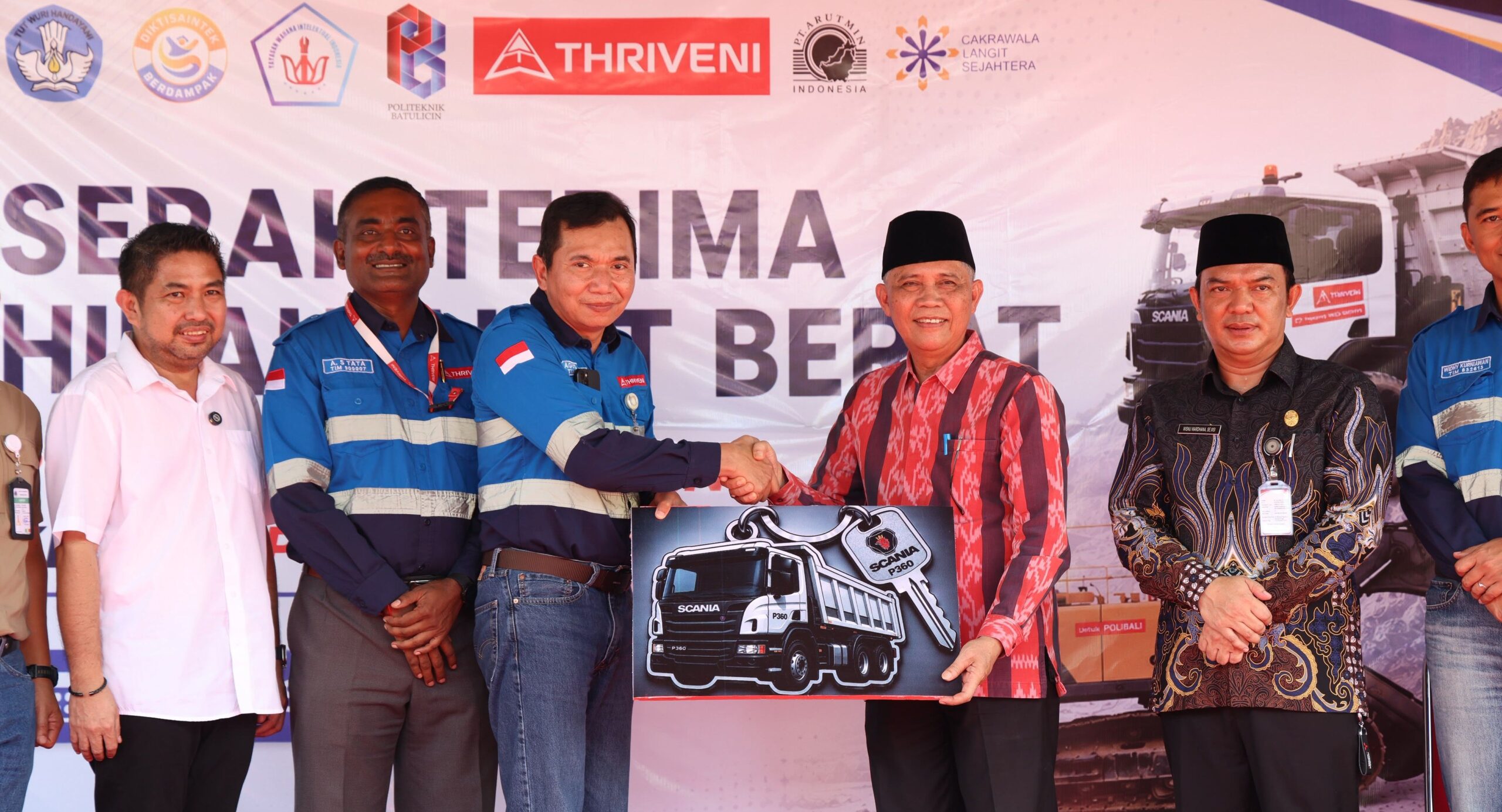 Bupati Tanah Bumbu Sebut Hibah Alat Berat dari PT Thriveni Investasi Jangka Panjang Cetak SDM Vokasi Unggul