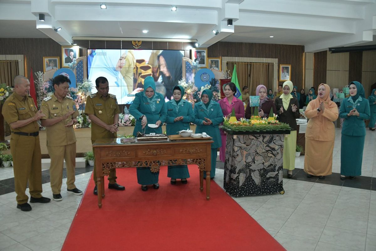 Pemkab HSS Peringati HKG PKK ke-54, Bupati Syafrudin Apresiasi Kader Desa dan Kelurahan