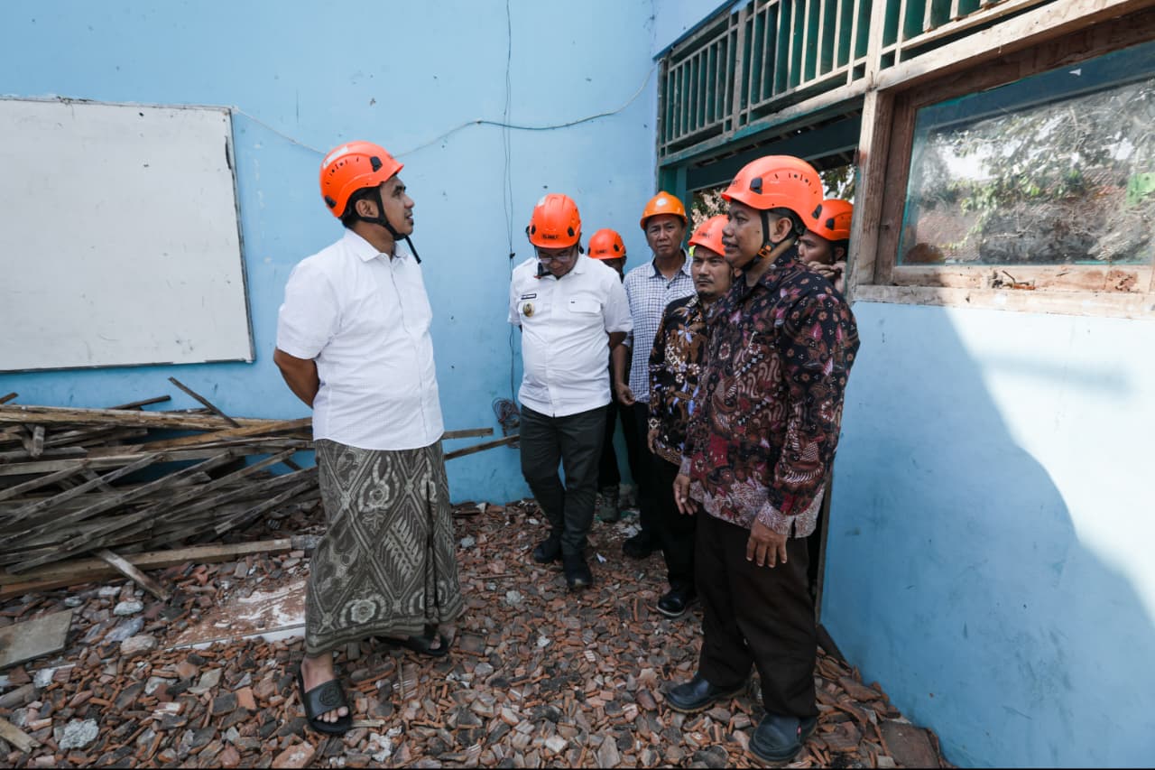 Atap MTs Muhammadiyah 4 Sragen Roboh Saat KBM, Pemprov Jateng Siapkan Rp50 Juta untuk Perbaikan Tiga Ruang Kelas