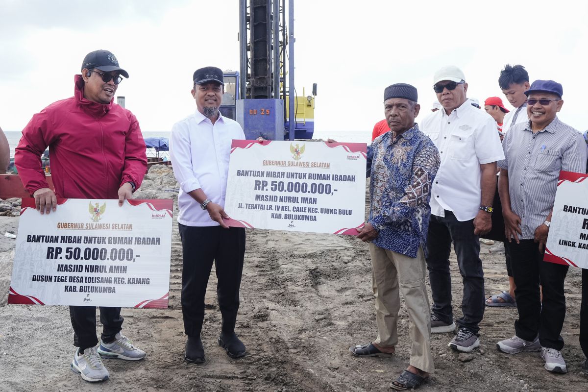 Pemprov Sulsel Serahkan Rp17 Miliar ke Bulukumba, Rp8 Miliar untuk Masjid Terapung Pantai Merpati