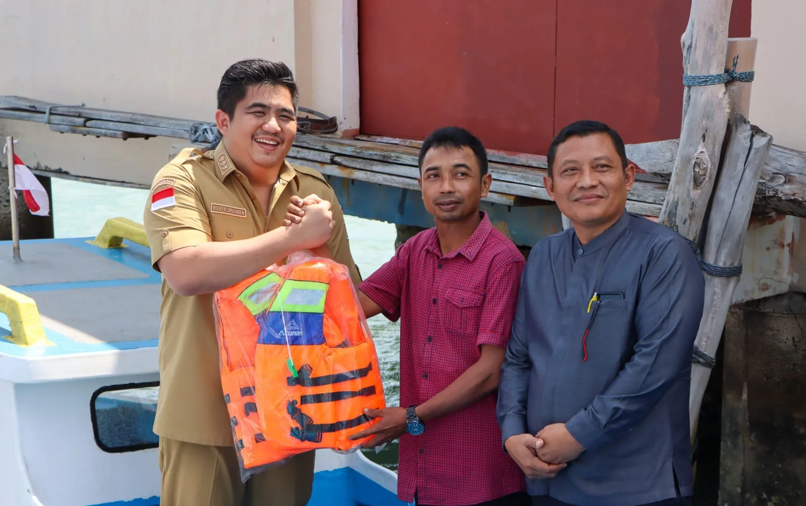 Pemkab Bintan Serahkan 11 Armada Penangkapan Ikan ke Nelayan Mantang dan Teluk Bintan, Targetkan Hasil Tangkap Naik