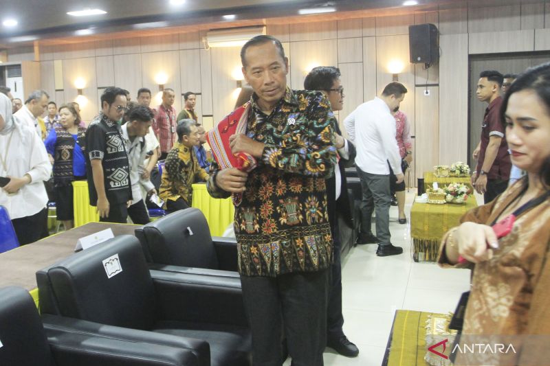 Wamendiktisaintek Desak Perguruan Tinggi di NTT Bentuk Konsorsium, Targetkan Riset Tepat Guna Entaskan Kemiskinan