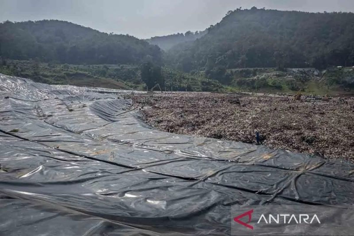 DLH Jabar Siapkan Anggaran Khusus dan Alat Berat untuk Cegah Kebakaran TPA Sarimukti saat Puncak Kemarau