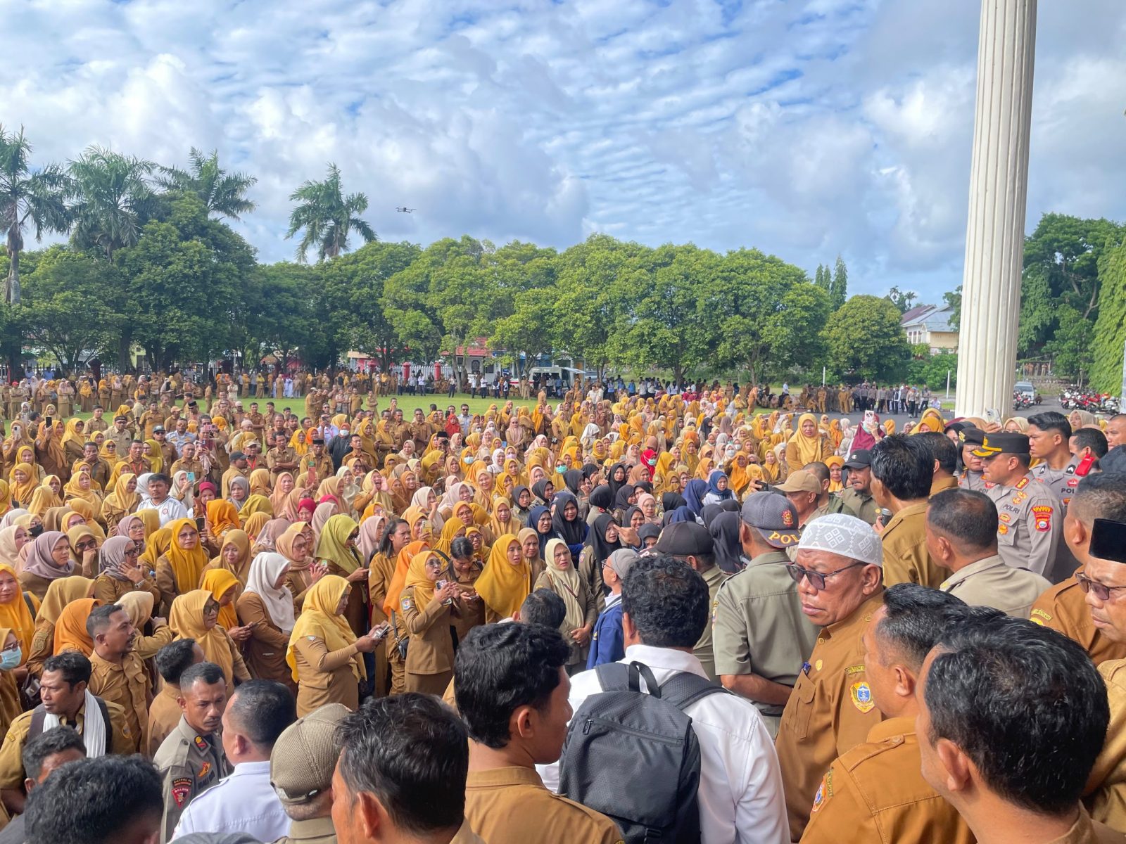 Wali Kota Tidore Ancam Mundur Demi Tak Rumahkan 1.800 PPPK, Aksi Protes Berujung Rusak Gedung