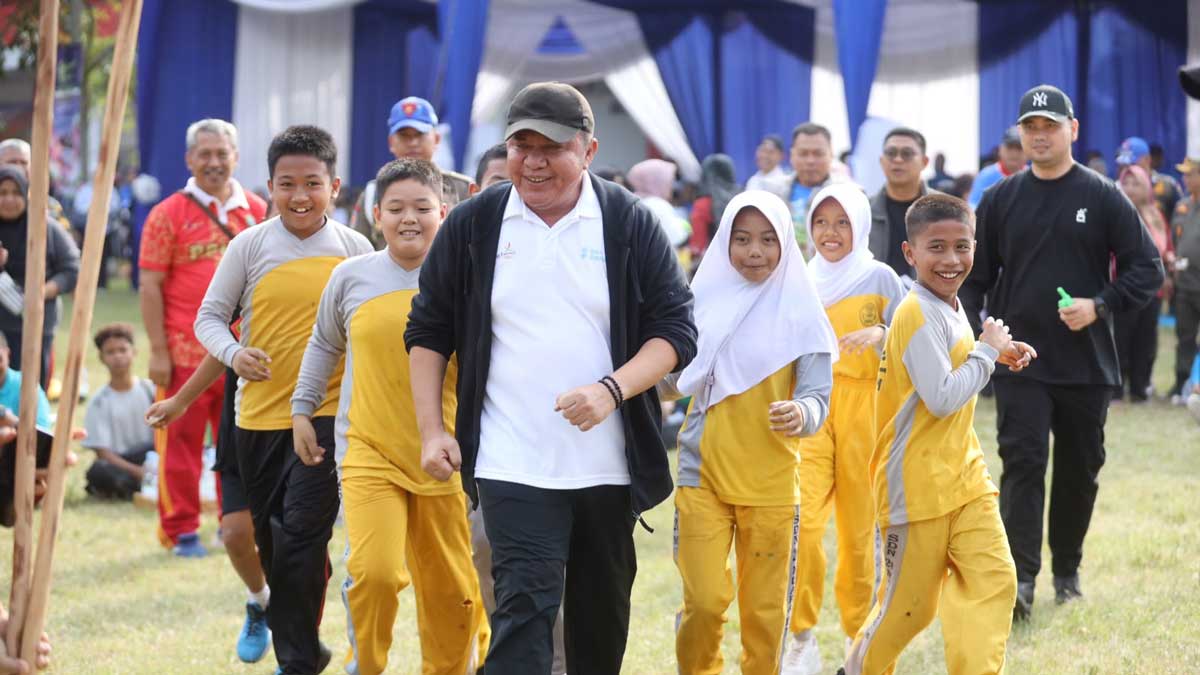 Ribuan Warga Muara Enim Hadiri Peluncuran Maskot Si Bara, Gubernur Herman Deru Targetkan FORPROV II Sebagai Ajang Olahraga Rekreasi Terbesar