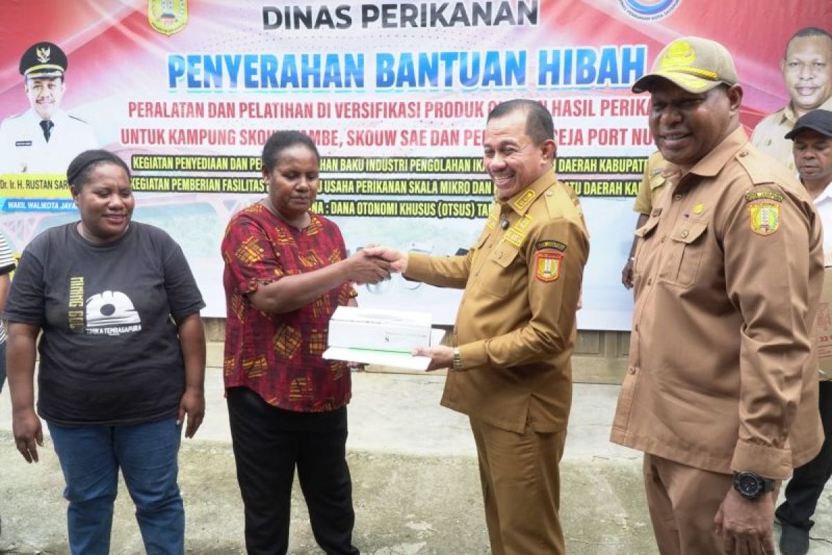 Pemkot Jayapura Salurkan Bantuan Peralatan Olahan Ikan ke 21 Warga Muara Tami, Target Tembus Ritel Modern