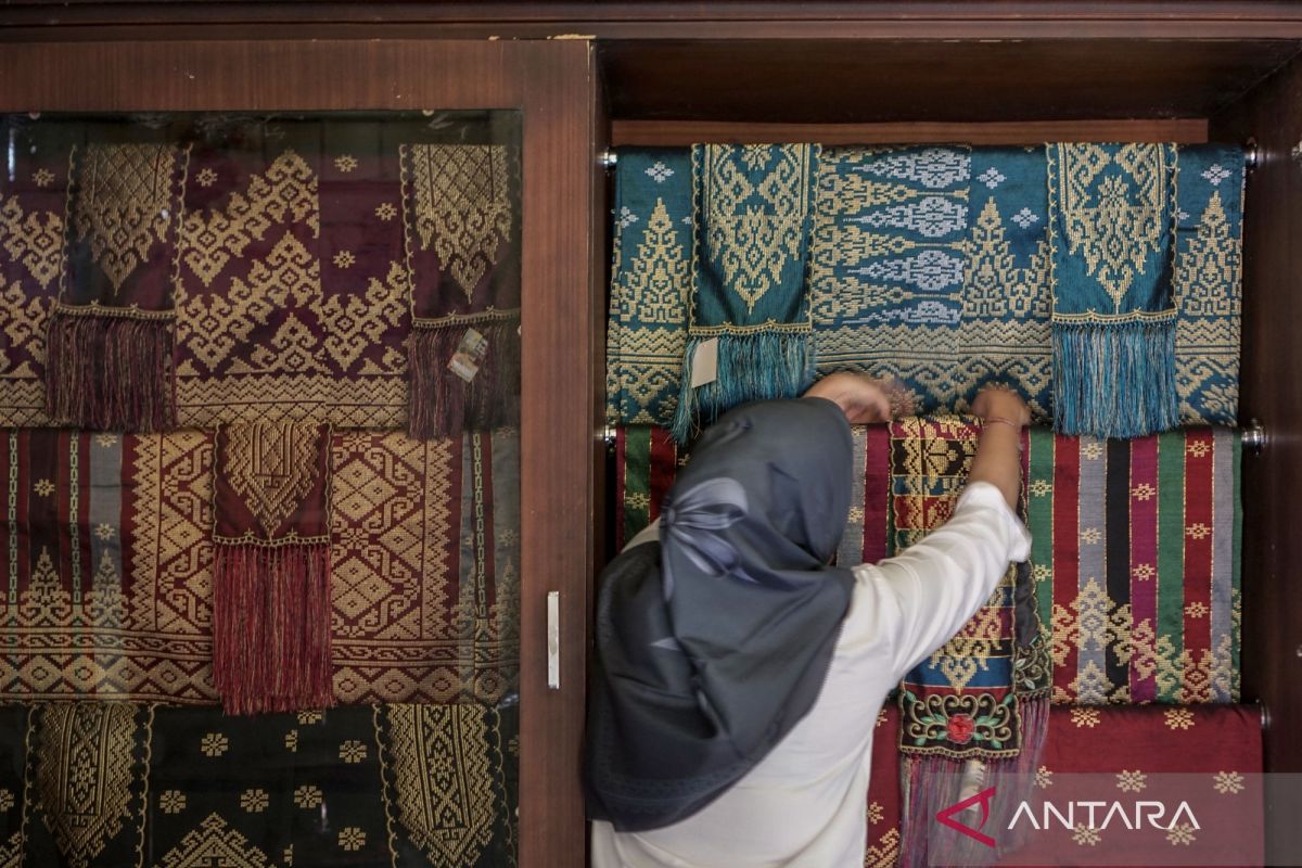 Harga Emas Antam Turun Rp25.000 Jadi Rp2.605.000 per Gram, Buyback Ikut Melemah ke Rp2.435.000